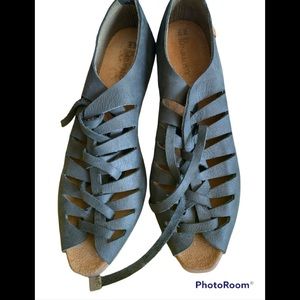 - Naturalista Stella lace up sandal navy sz 42